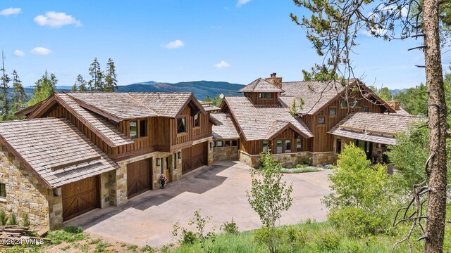 view of front facade with a garage and a mountain view