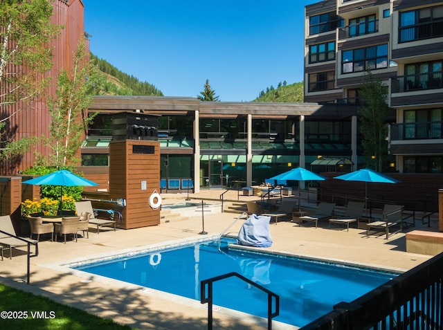 710 W Lionshead Cir Unit 501, Vail, CO 81657 - community pool with a patio