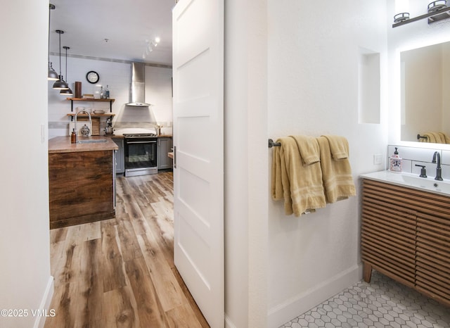 175 Hurd Ln Unit 3101, Avon, CO 81620 - bathroom featuring baseboards, wood finished floors, and vanity