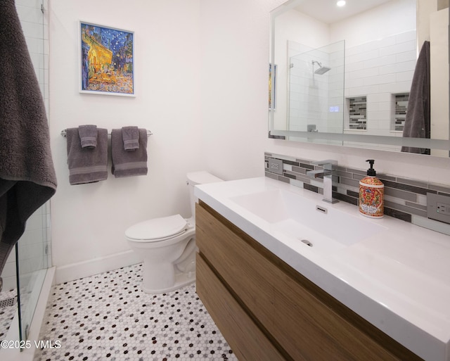 175 Hurd Ln Unit 3101, Avon, CO 81620 - full bath with toilet, vanity, tiled shower, baseboards, and decorative backsplash