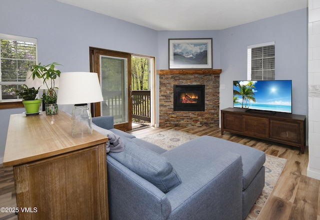 175 Hurd Ln Unit 3101, Avon, CO 81620 - living area with wood finished floors and a fireplace