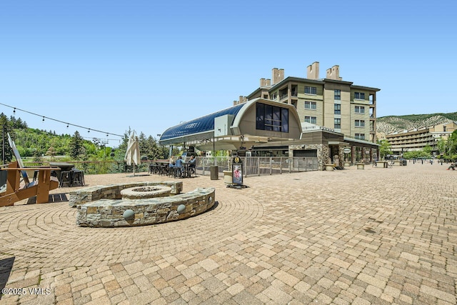 126 Riverfront Ln Unit 438, Avon, CO 81620 - view of property's community featuring an outdoor fire pit