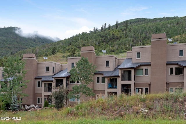 bird's eye view featuring a mountain view