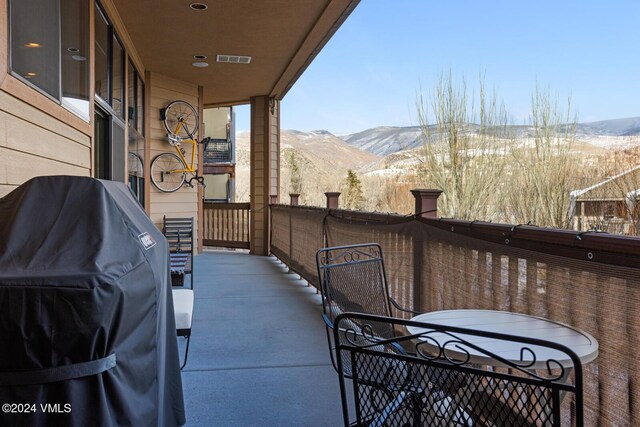 balcony featuring a mountain view