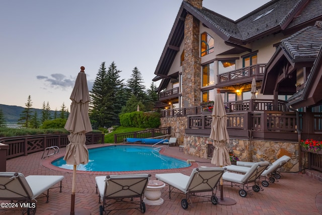 view of pool at dusk