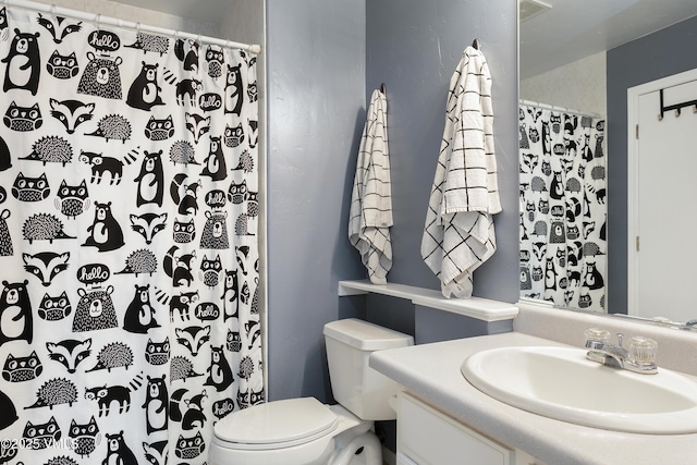 443 Porphyry Rd Unit F, Gypsum, CO 81637 - bathroom featuring toilet, vanity, and a shower with curtain