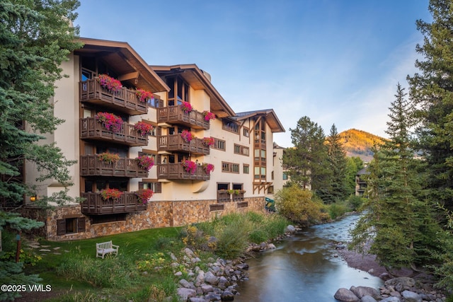 103 Willow Pl Unit 301, Vail, CO 81657 - view of property featuring a mountain view