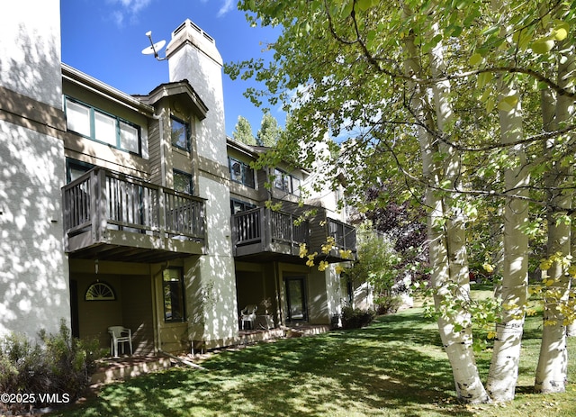 931 Singletree Rd Unit 21, Edwards, CO 81632 - back of property with a chimney and a lawn