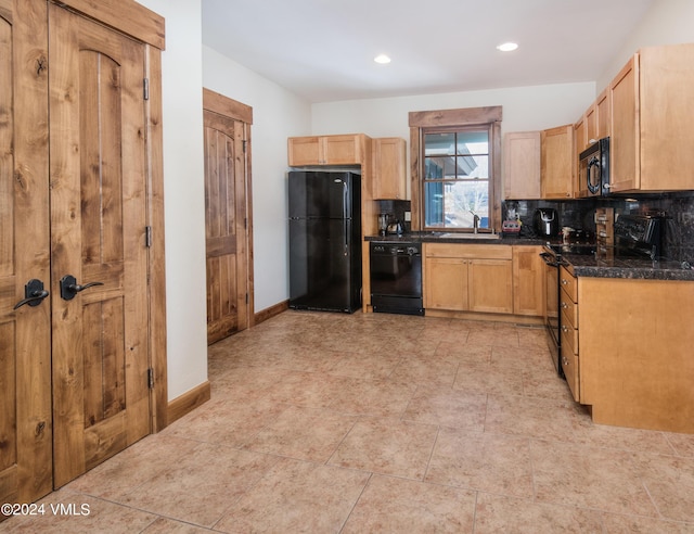 kitchen with recessed lighting, a sink, baseboards, backsplash, and black appliances