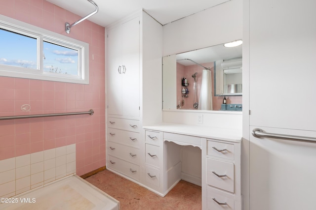 618 W Chestnut St, Leadville, CO 80461 - bathroom featuring tiled shower and vanity