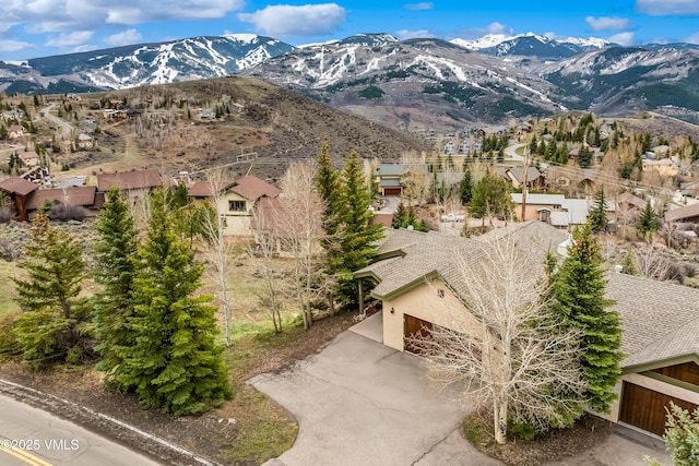 view of mountain feature with a residential view