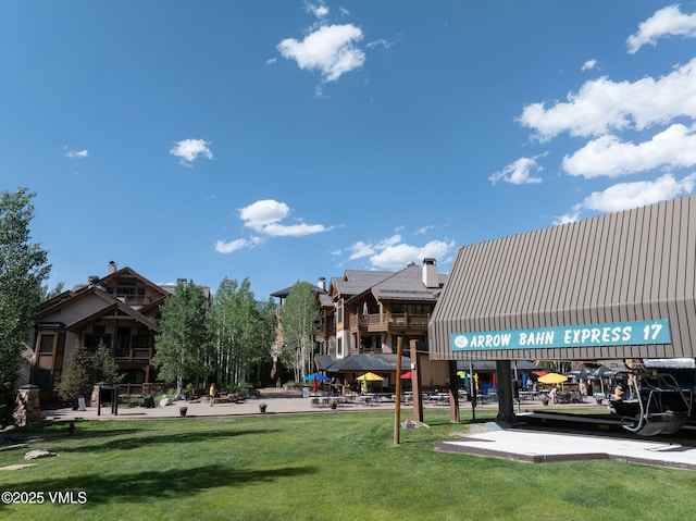 627 Sawatch Dr Unit 302, Edwards, CO 81632 - view of home's community featuring a lawn
