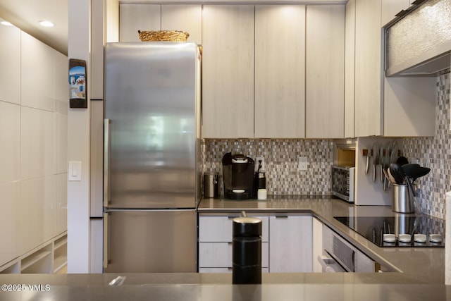 1552 Matterhorn Cir Unit 9, Vail, CO 81657 - kitchen with stainless steel appliances, decorative backsplash, modern cabinets, and recessed lighting