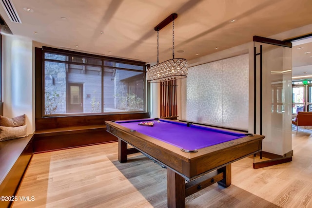 playroom with visible vents, pool table, an inviting chandelier, and wood finished floors