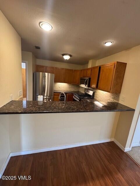 600 Nottingham Rd Unit 8, Avon, CO 81620 - kitchen featuring stainless steel appliances, a peninsula, dark wood-style floors, and recessed lighting