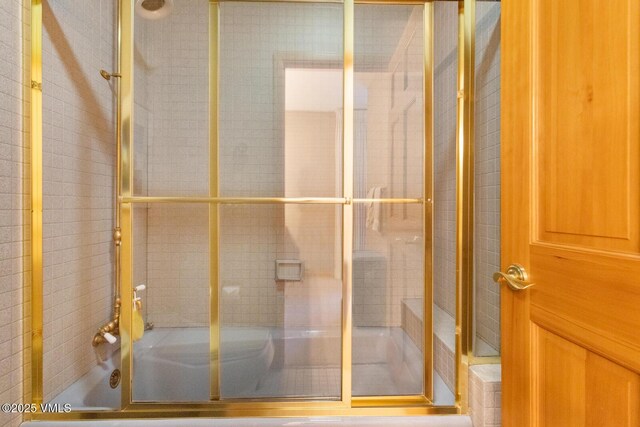 bathroom featuring enclosed tub / shower combo