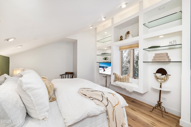 4524 Meadow Dr Unit 905, Vail, CO 81657 - bedroom with light wood finished floors, recessed lighting, lofted ceiling, and baseboards