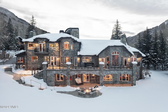 exterior space featuring an outdoor fire pit and a mountain view