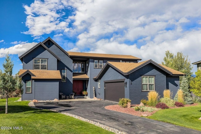 view of front facade featuring a garage and a front yard