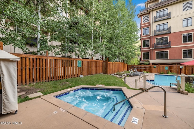 684 W Lionshead Cir Unit 302, Vail, CO 81657 - community pool with a community hot tub, a fenced backyard, and a patio area
