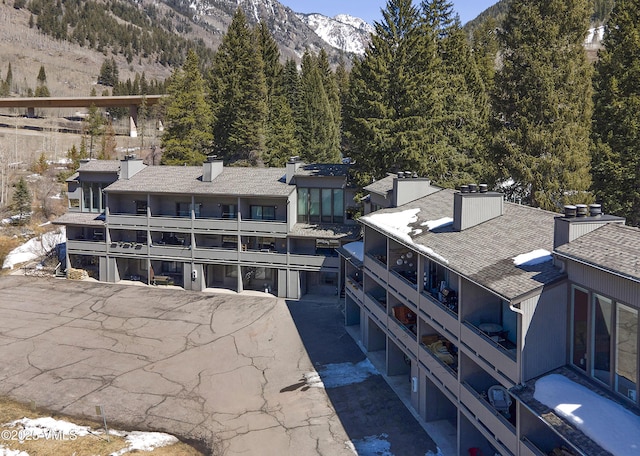 bird's eye view featuring a mountain view and a forest view