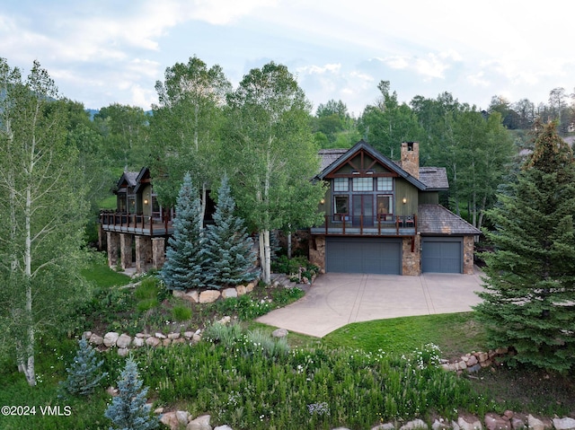 view of front of property featuring a garage