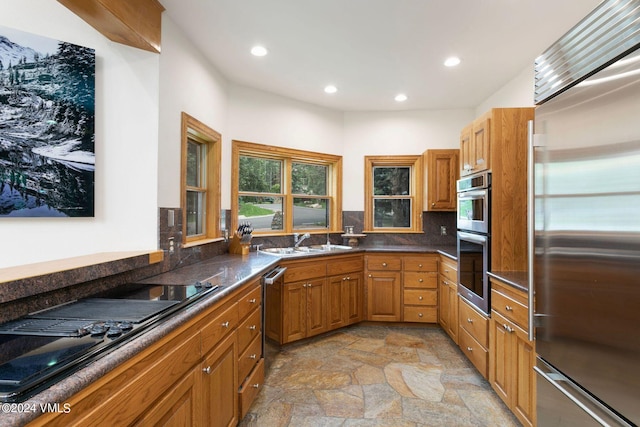 kitchen featuring tasteful backsplash, stainless steel appliances, and sink