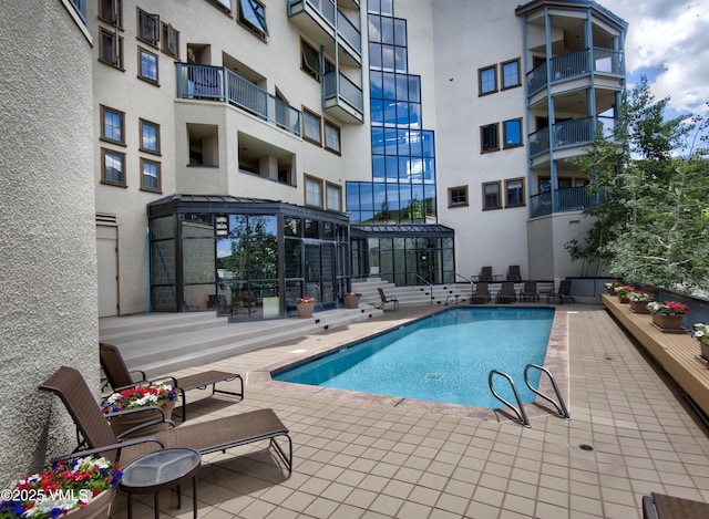 view of swimming pool featuring a patio