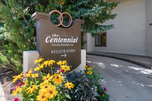 view of community / neighborhood sign