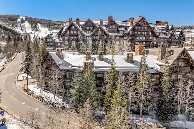 property view of mountains featuring a residential view