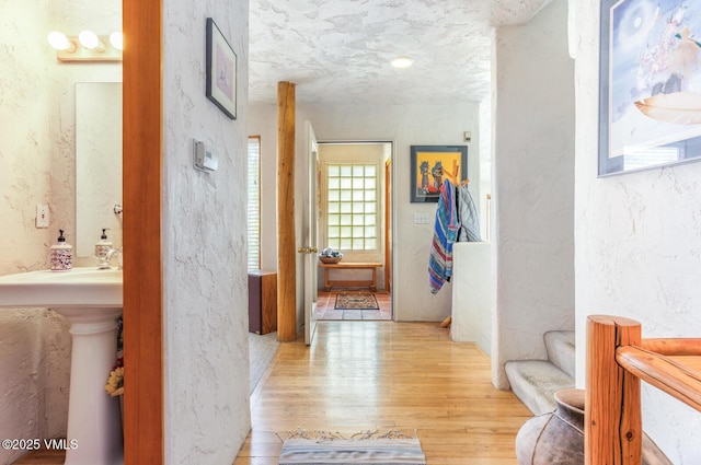 20 Hereford Rd, Edwards, CO 81632 - hall featuring light wood-type flooring and a textured wall