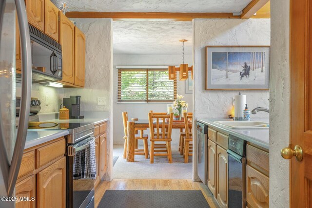 20 Hereford Rd, Edwards, CO 81632 - kitchen with appliances with stainless steel finishes, light wood-style floors, light countertops, a chandelier, and a textured wall