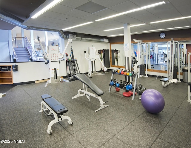 gym featuring a drop ceiling