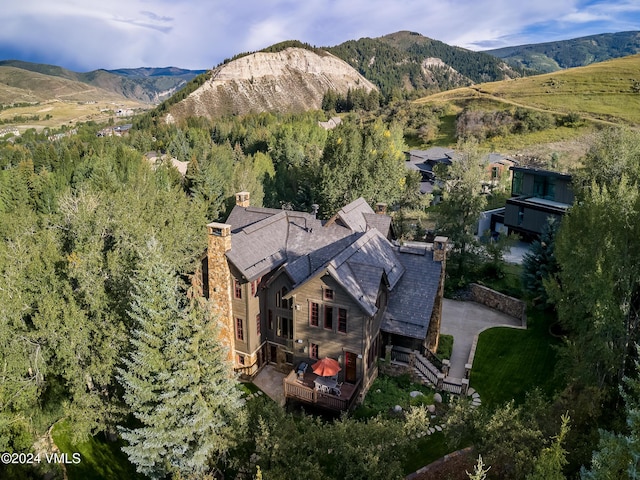 bird's eye view with a mountain view