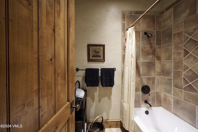 bathroom featuring shower / bath combo with shower curtain