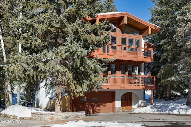 view of front of property featuring a garage