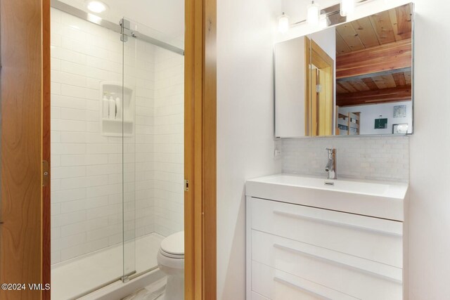 bathroom featuring toilet, a shower with shower door, wood ceiling, beam ceiling, and backsplash