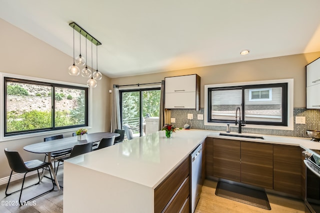 11 Spruce Cir, Edwards, CO 81632 - kitchen with appliances with stainless steel finishes, light countertops, light wood finished floors, a peninsula, and lofted ceiling