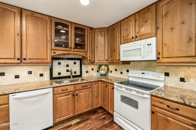 130 Grouse Ct Unit B, Avon, CO 81620 - kitchen with white appliances, a sink, dark wood-style flooring, tasteful backsplash, and glass insert cabinets