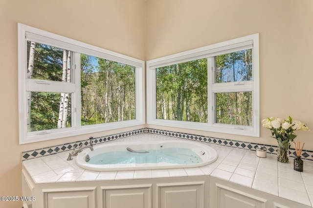 225 Eagle Crest Rd, Edwards, CO 81632 - full bath with healthy amount of natural light and a whirlpool tub
