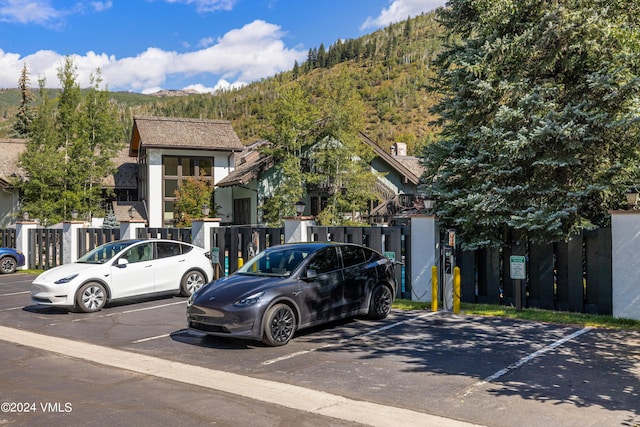 view of front of house featuring a mountain view