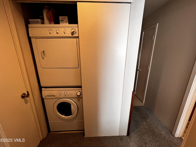 washroom with laundry area, carpet flooring, and stacked washer and clothes dryer