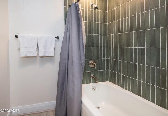 bathroom featuring shower / bath combo