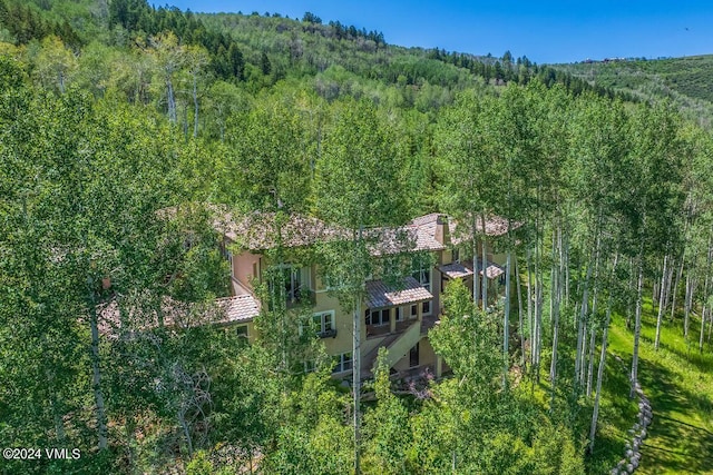 bird's eye view featuring a forest view