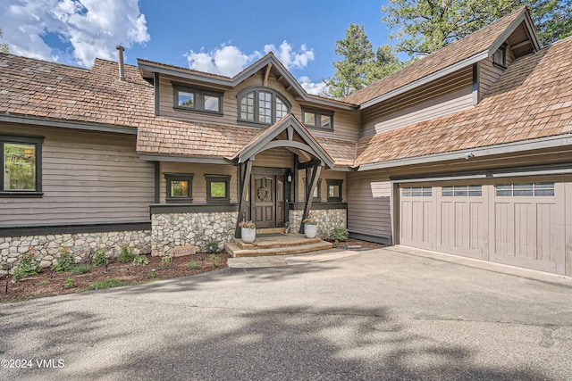 view of front of house featuring a garage