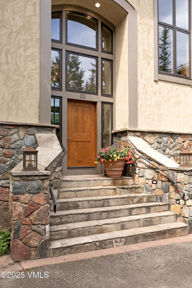 32 Greystone Ct, Beaver Creek, CO 81620 - property entrance featuring stone siding and stucco siding