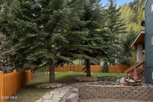 view of yard featuring fence and a patio area