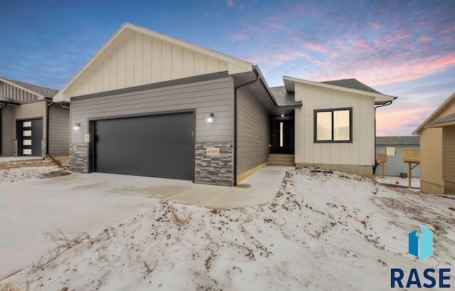 view of front of property featuring a garage