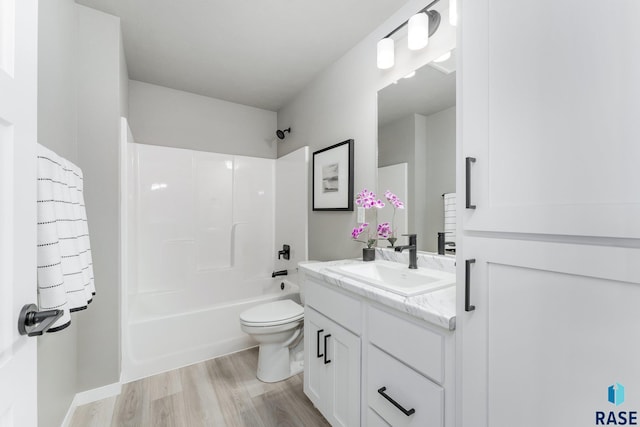 full bathroom featuring hardwood / wood-style flooring, vanity, toilet, and shower / bathing tub combination