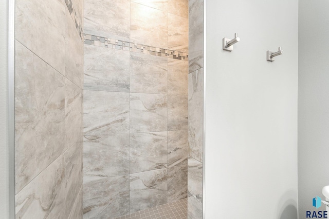 details with a tile shower